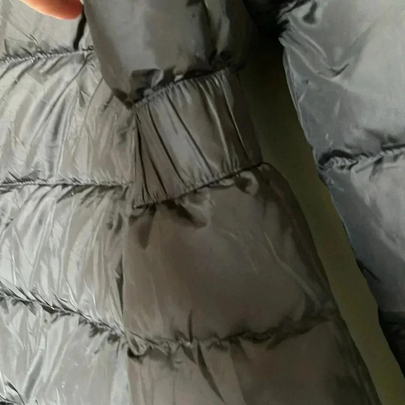 The  North Face all black down puffer hooded jacket - Picture 9 of 9